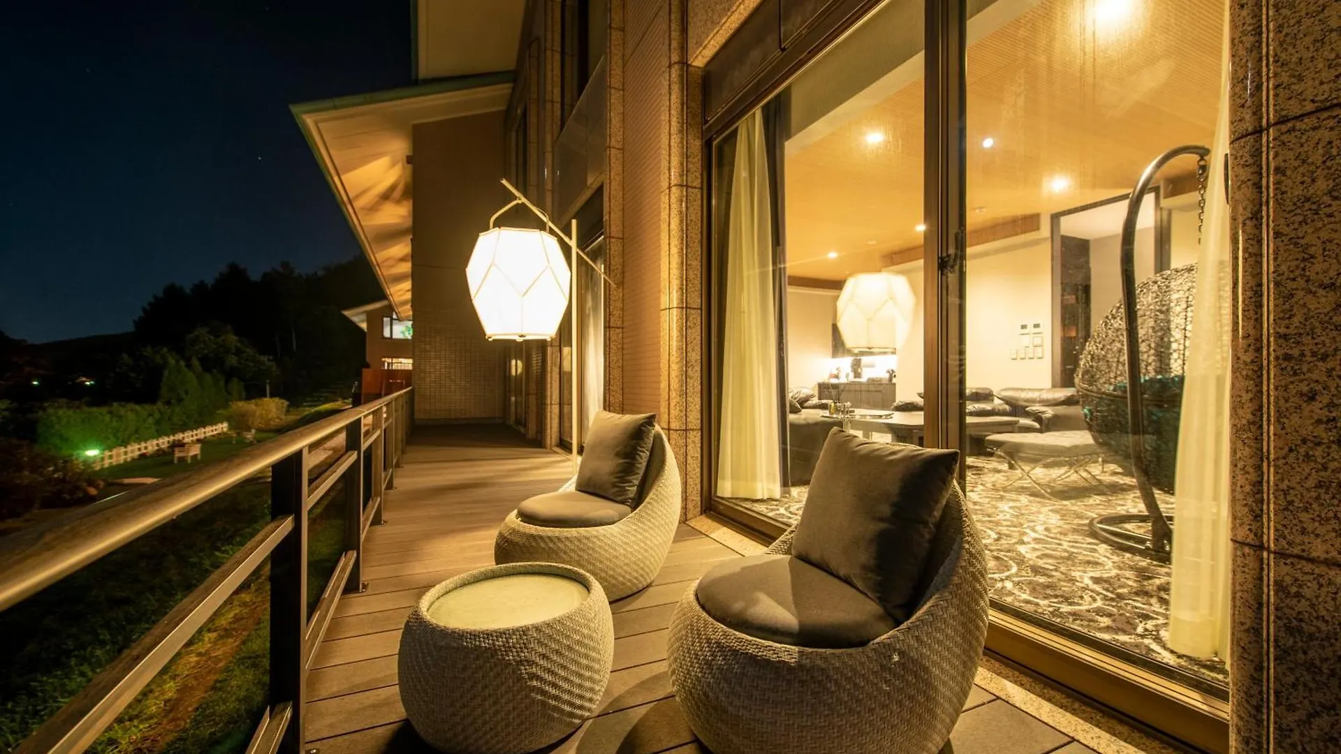 Hotel Premium Lake Toya Toyako 4*,